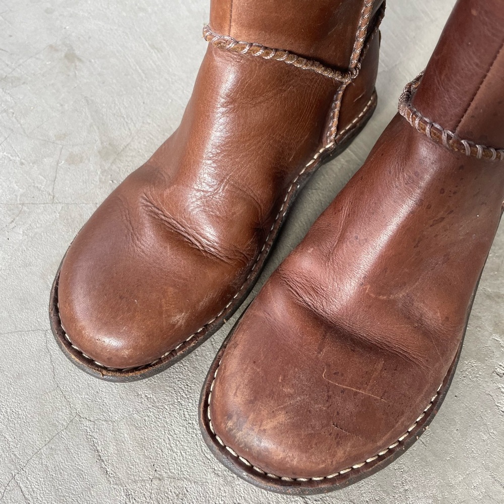 UGG | 'Lillie' Brown Leather Ankle Boots - Picture 4 of 6